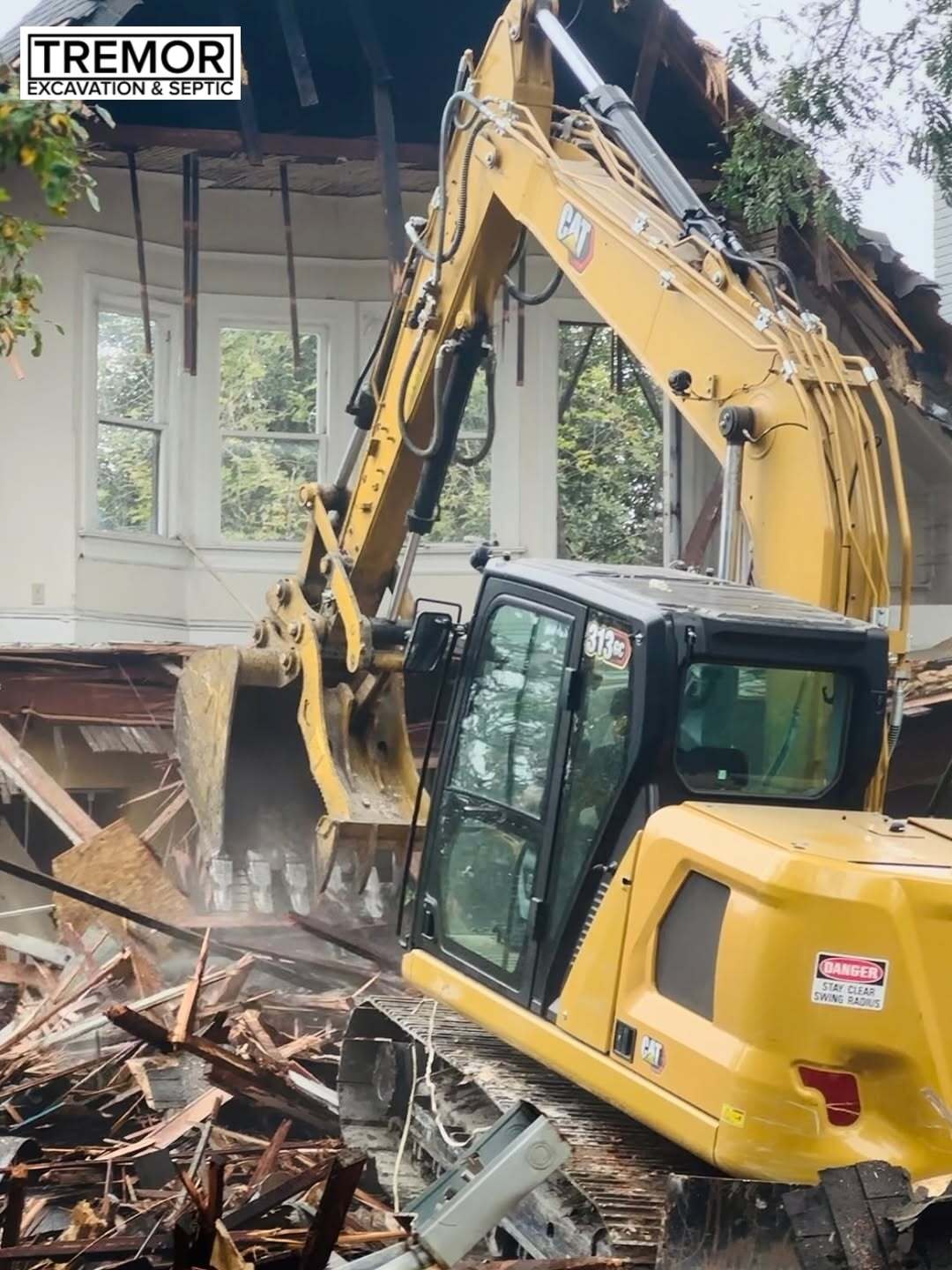 Tremor Excavation & Septic excavator on a demolition job in Everett, WA